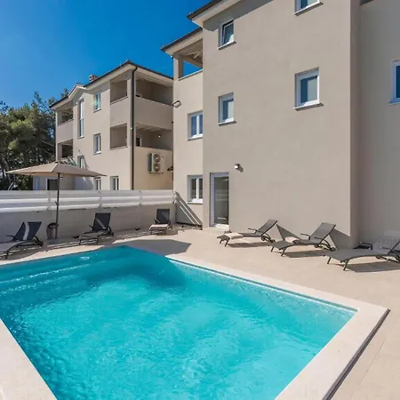 Oliva Privatpool Und Garten Mit Grill Dom wakacyjny