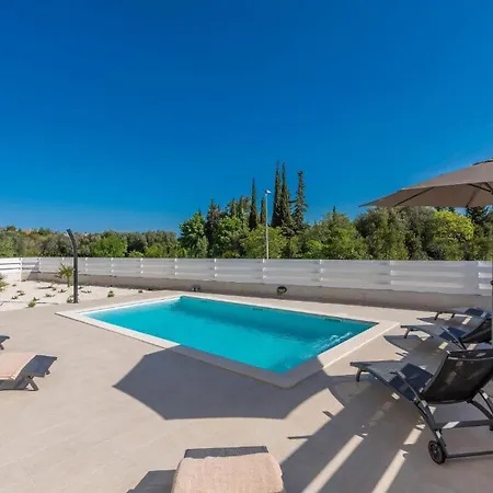 Oliva Privatpool Und Garten Mit Grill Dom wakacyjny