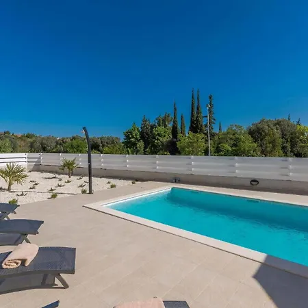 Oliva Privatpool Und Garten Mit Grill Dom wakacyjny