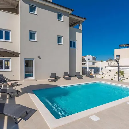 Oliva Privatpool Und Garten Mit Grill Dom wakacyjny